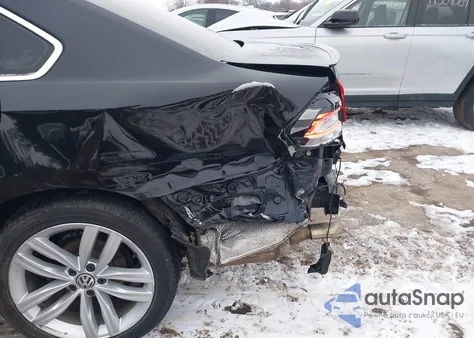 2018 Volkswagen Passat 2.0T Sel Premium из США, поврежденный, VIN 1VWCA7A30JC007927